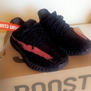 Kids Yeezy Boost 350 V2 Black & Red size 1